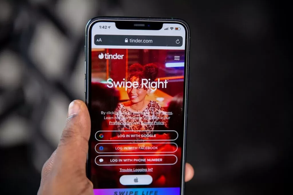 Imagem de capa de A Busca Pela Alma Gêmea em Aplicativos de Relacionamento